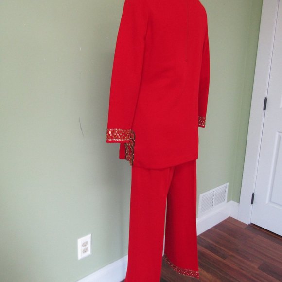VINTAGE 1970'S RED KNIT 2 PC. SUIT W/ SEQUINS & BEADWORK / 38" BUST MEASURE - Picture 12 of 16